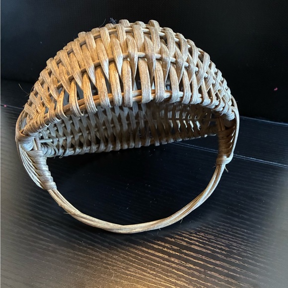 Small God’s eye Rustic Woven Basket with Handle - Picture 4 of 5